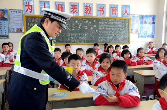 張家界市公安局交警一大隊(duì)舉行全國(guó)中小學(xué)生