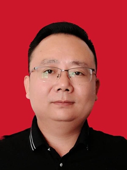 楊育